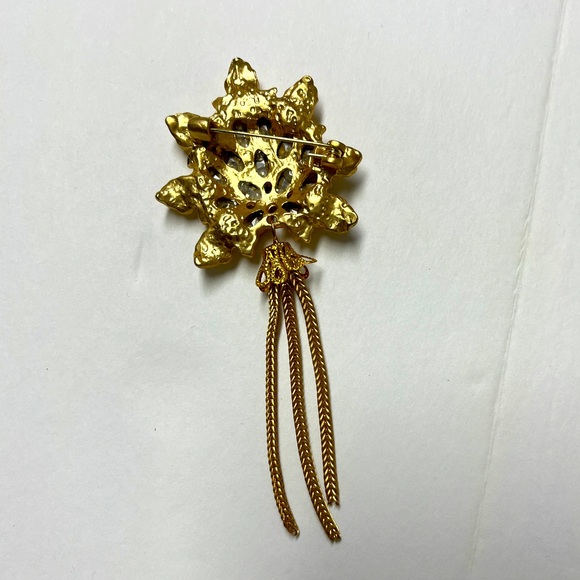Brooch- Maple leaf with luxury gold tone fringe, NIP, 1.6x3.8, brooch& necklace - Picture 6 of 6
